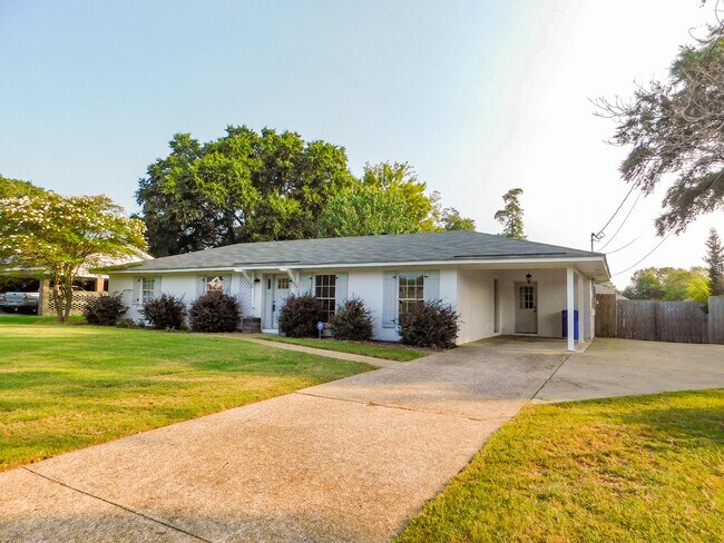 Building Photo - 1279 Huie St