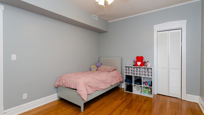 Building Photo - 2339 N Kostner Ave