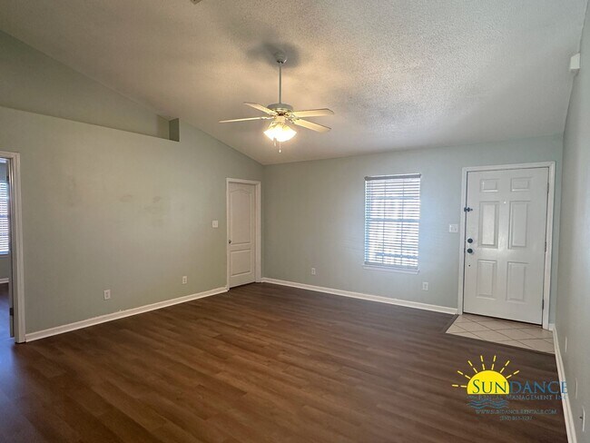 Foto del edificio - Charming 3-Bed Home in Milton’s Plantation Woods – Prime Location Near I-10 & Shopping