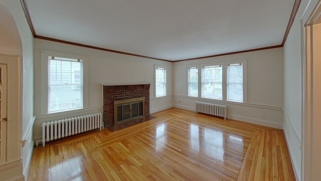 Building Photo - 107 Madison St