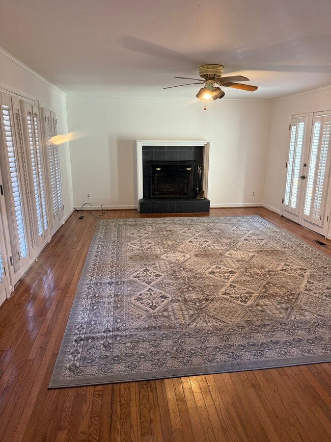 Foto del edificio - 1211 Forest Ln