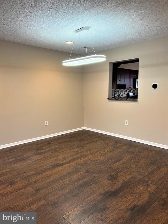 Building Photo - 215 Hampshire Dr