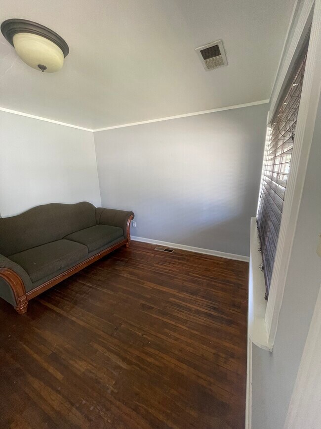 Foto del edificio - 718 W 41st St