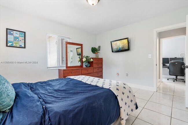Building Photo - 2225 SW 57th Ct