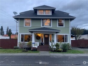 Building Photo - 703 E Washington Ave