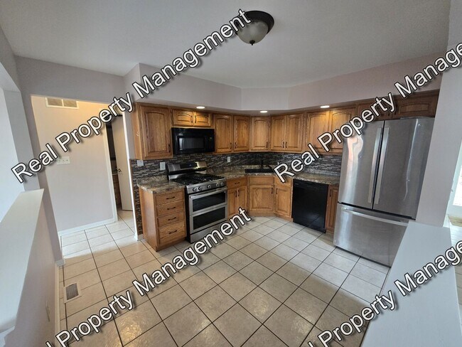 Foto del edificio - Three Bedroom Townhome