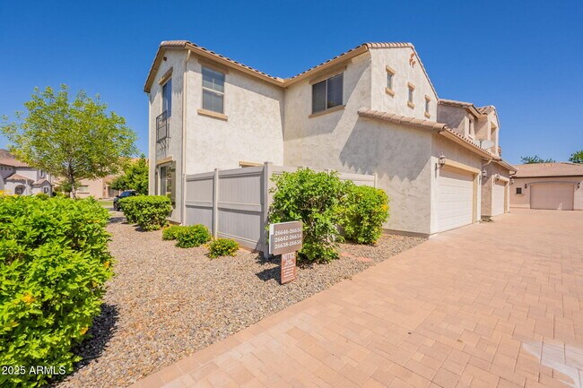 Building Photo - 26638 N Babbling Brook Dr