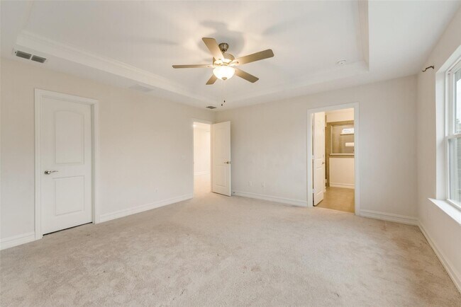Foto del edificio - 714 Creekwater Ln