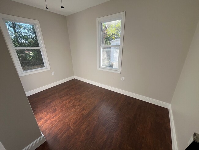 Building Photo - 2 Bedroom In Harrodsburg!
