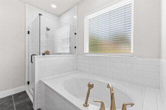 Building Photo - 2398 Valley Dr