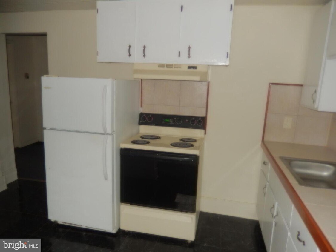 Primary Photo - 1135 Lancaster Ave