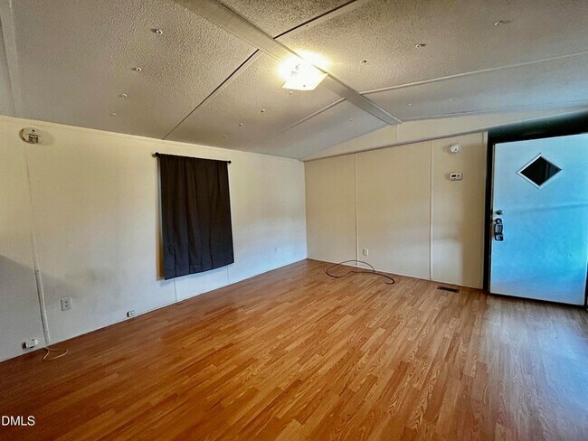 Foto del edificio - 2128 Jack Rd