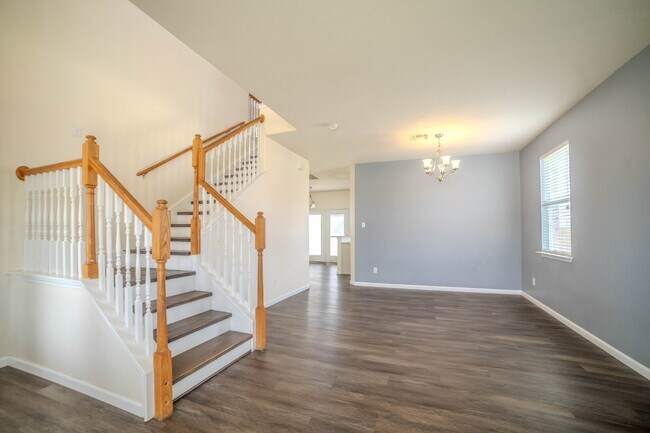 Foto del edificio - "Spacious 3-Bed, 3-Bath Gem on Bridgewood ...