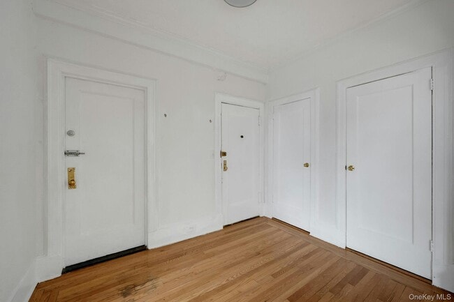 Building Photo - 840 Bronx River Rd