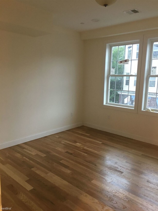 Building Photo - 3 br, 2 bath Apartment - 248 Bowdoin St