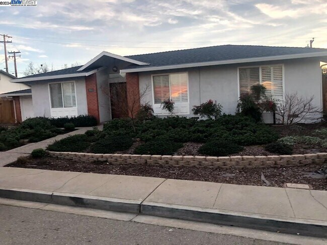 Building Photo - 1181 Claiborne Dr