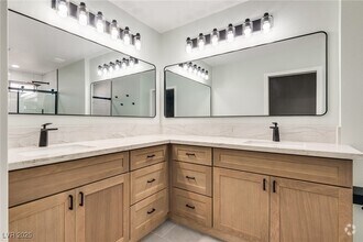 Building Photo - 5231 Dickens Dr
