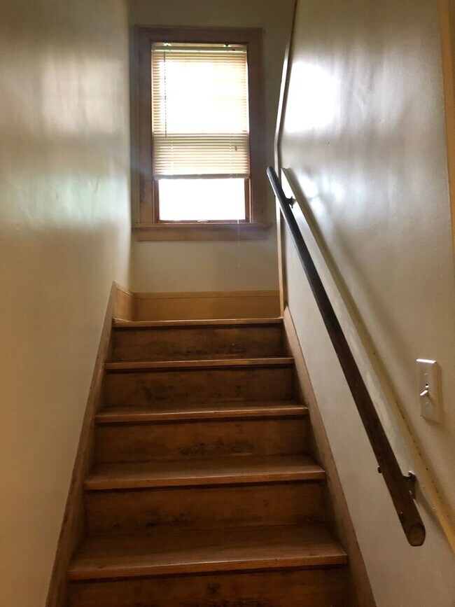 Foto del edificio - Charming, Cute, & Convenient 6 Bd/2 Bth in...
