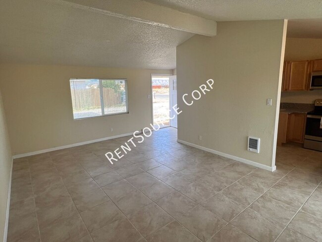 Foto del edificio - 2 Bedroom, 1 Bath Duplex For Rent in Calif...