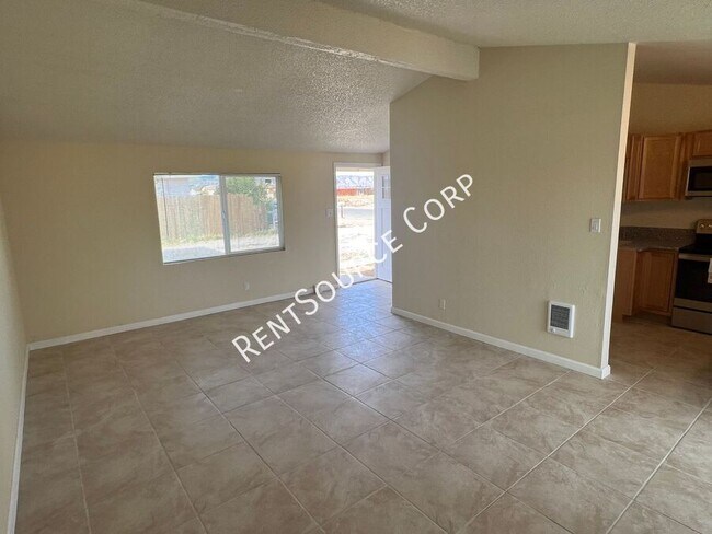 Foto del edificio - 7742 Walpole Ave