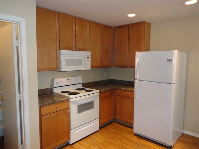 Building Photo - 9222 W Elm St