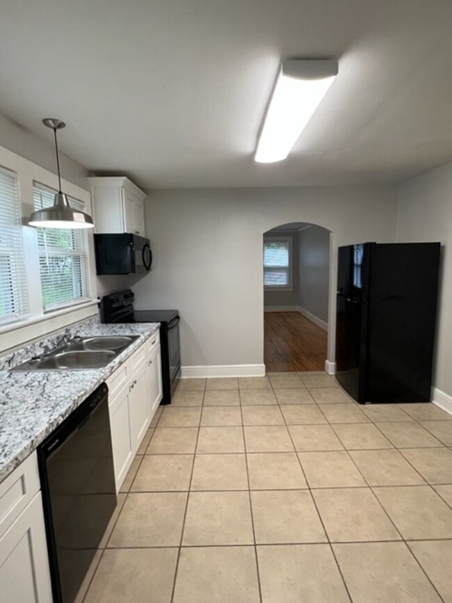 Building Photo - Cute 2 BD - 1 BA - Downtown Greer Bungalow...