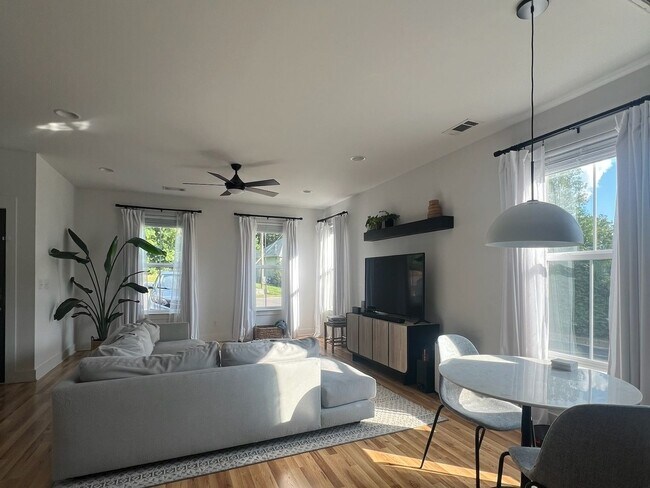 Building Photo - 3 Bedroom Single Family Home in Hermitage