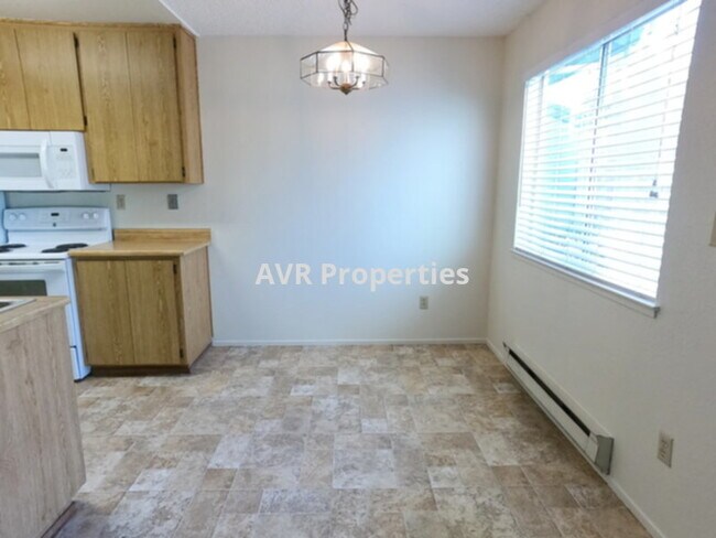 Building Photo - 3646 Silver Oaks Way