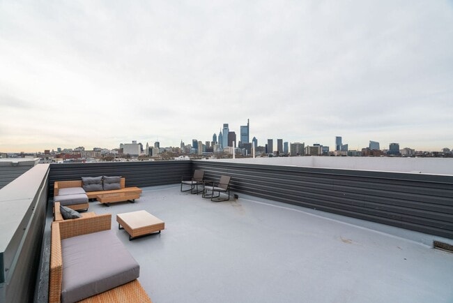 Interior Photo - The Crown on Leland