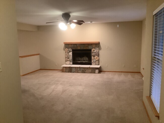 Building Photo - 840 Apple Grove Ln
