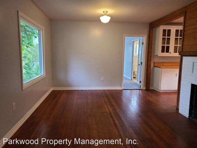 Building Photo - 3 br, 1.5 bath House - 811 Rowell ST