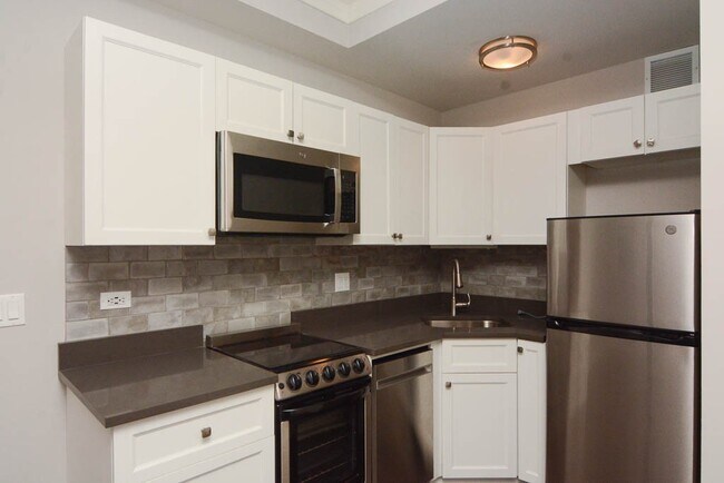 Foto del edificio - 648 W Wrightwood Ave