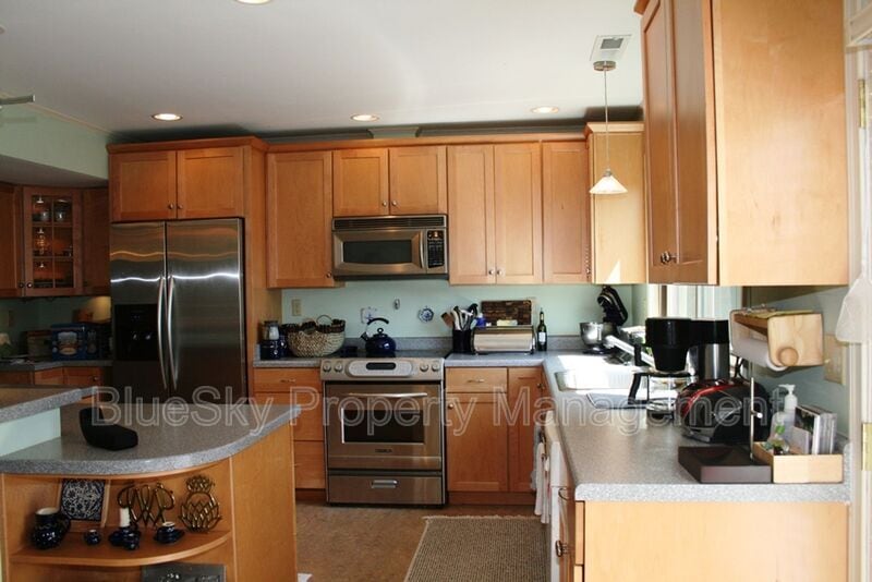 Primary Photo - 85 Woodlake Dr