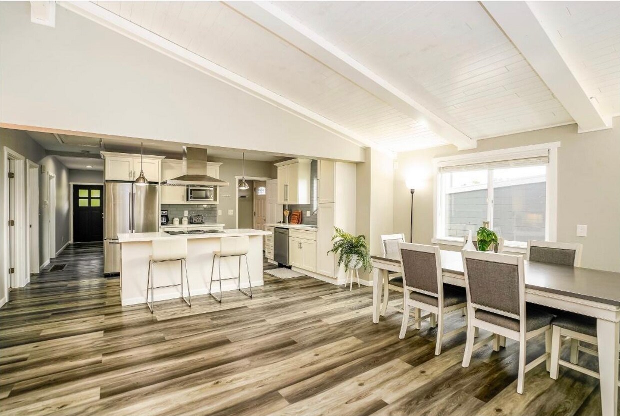 Foto principal - 9272 56th Ave S
