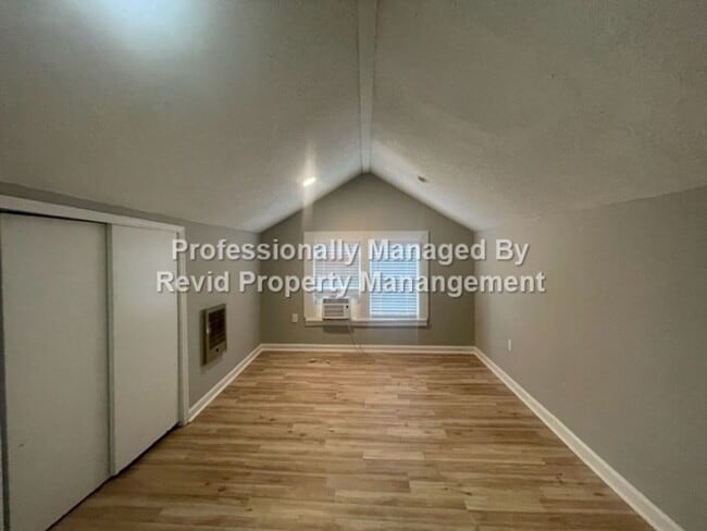 Building Photo - ESS 765
