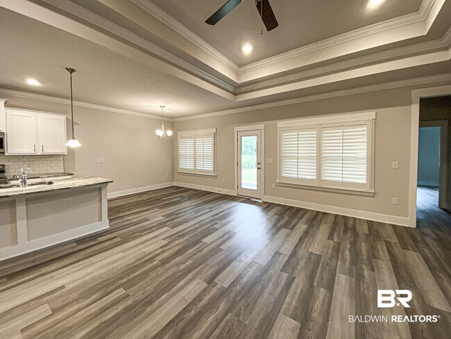 Building Photo - 10078 Lakeview Dr