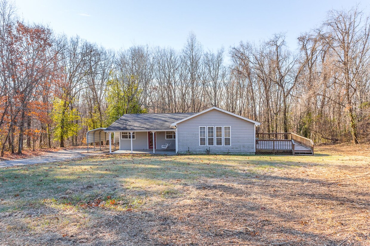 Primary Photo - 1 Acre Home on Signal Mountain!