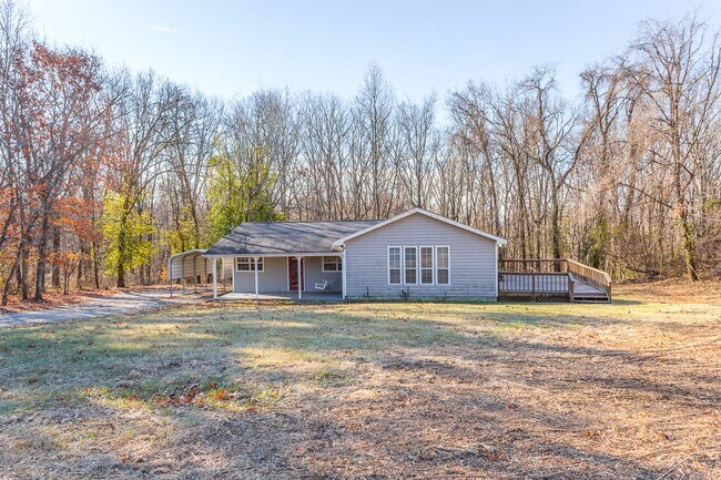 Building Photo - 1 Acre Home on Signal Mountain!
