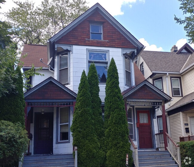 Building Photo - 2461 N Oakland Ave