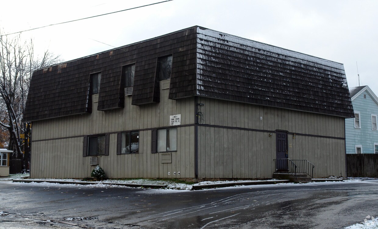 Building Photo - Crown Hill Apartments