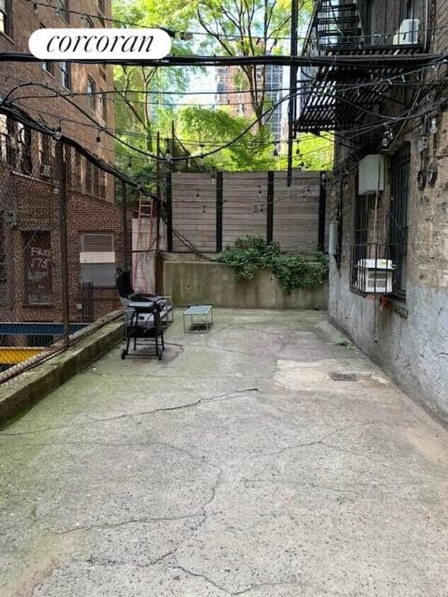Foto principal - 234 E 50th St