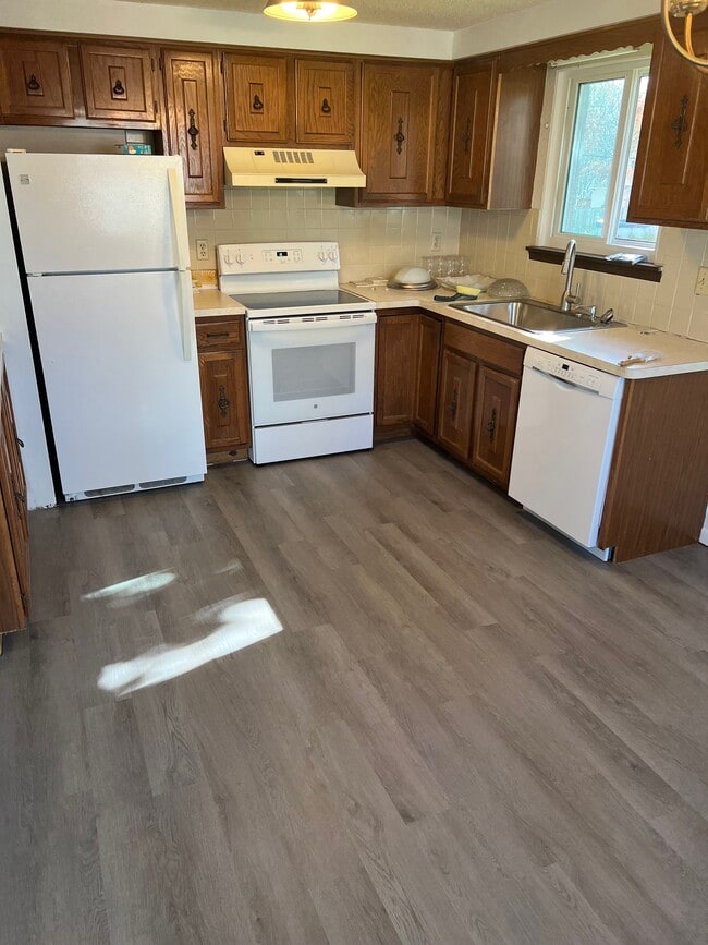 Building Photo - 308 Frontier Ave