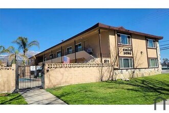 Building Photo - 811 Orchid Ct