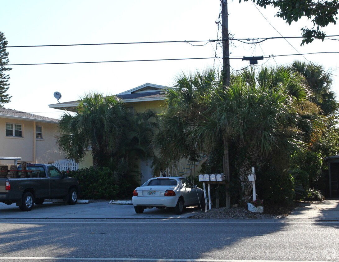 Foto del edificio - 9119 Midnight Pass Rd