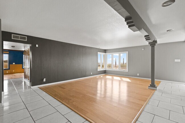 Building Photo - 3115 Titanic Ave