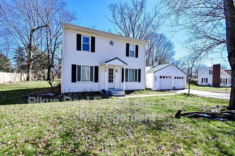 Primary Photo - 1477 Earhart Ave