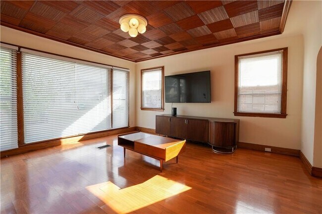 Foto del edificio - 4222 Vincennes Pl