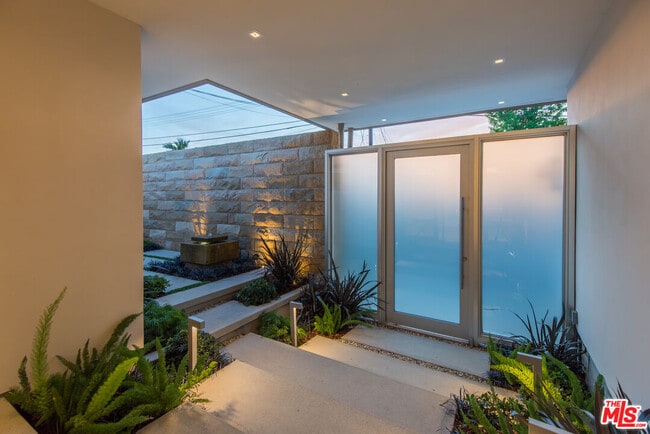 Building Photo - 3642 Beverly Ridge Dr