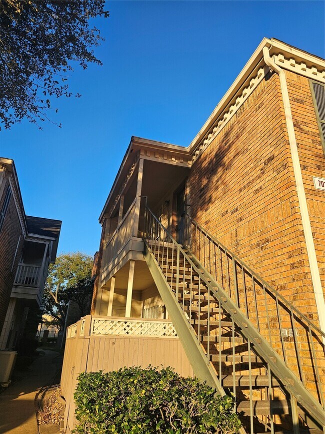 Building Photo - 2626 Holly Hall St