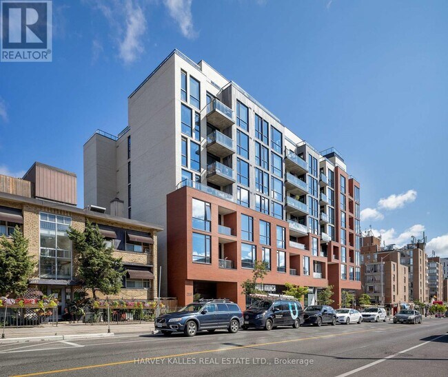 Building Photo - 2118 Bloor St W